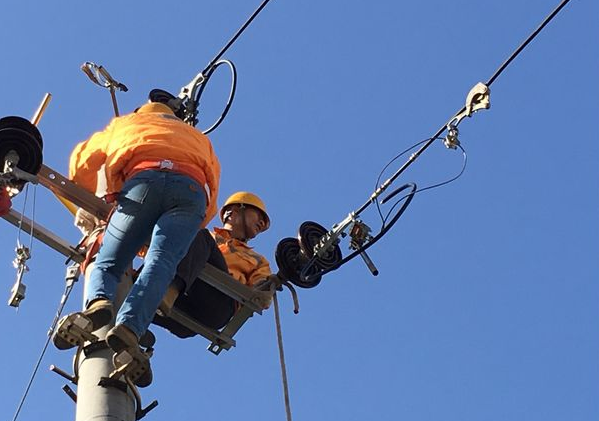 草莓视频网站鋁合金卡線器在電纜架設上的應用